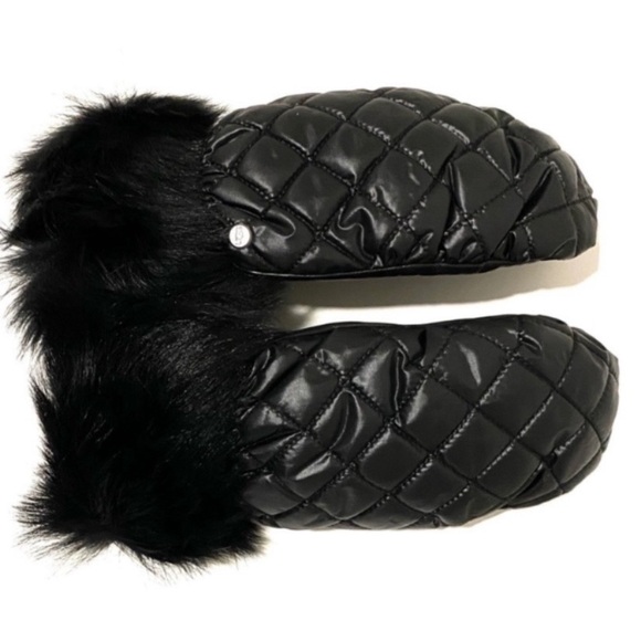UGG Black Quilted Shearling-Trim Touchscreen Mittens NWT - Picture 2 of 15
